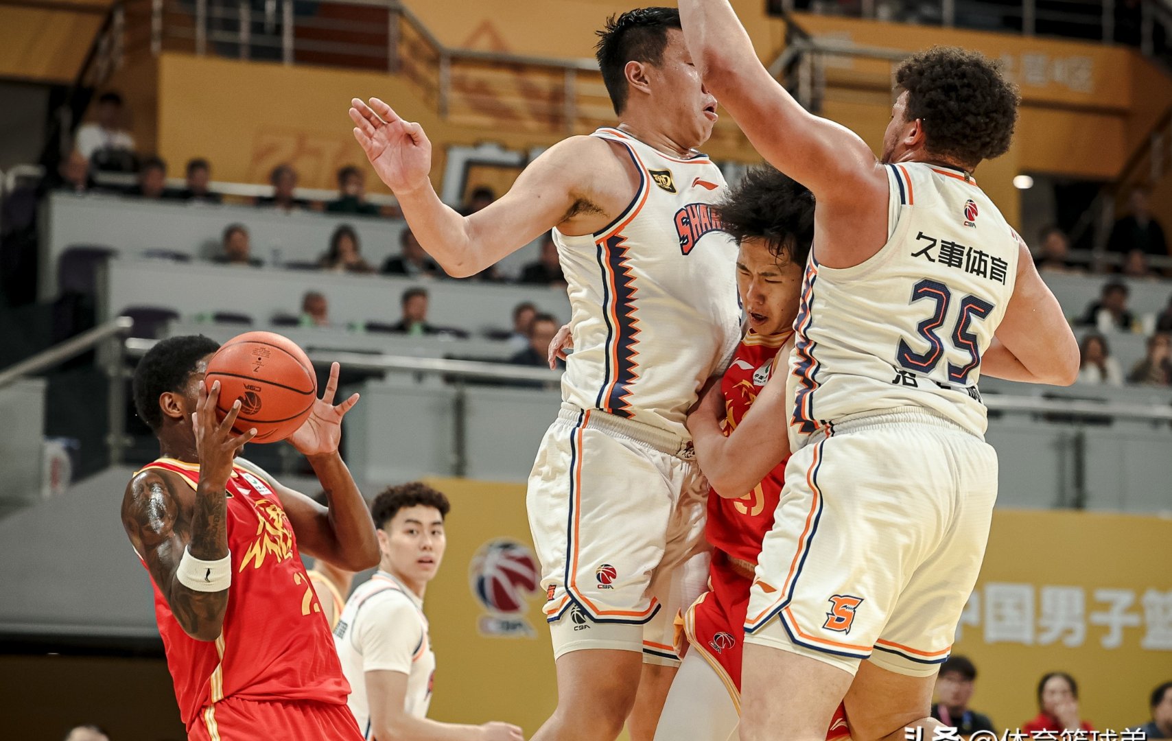 雷竞技登录 -清晨CBA季后赛传出新动向，洛杉矶湖人止住颓势，管理层表态：引发热议，阵容厚度经受考验的简单介绍